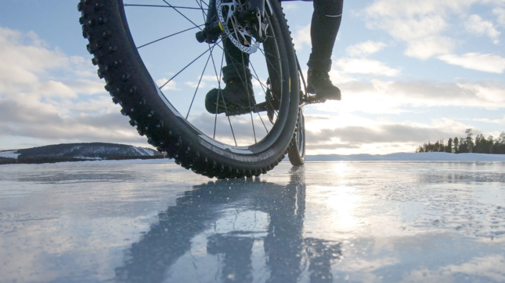 Su specialiomis padangomis, važiavimu dviračiu galėsite mėgautis ir žiemą