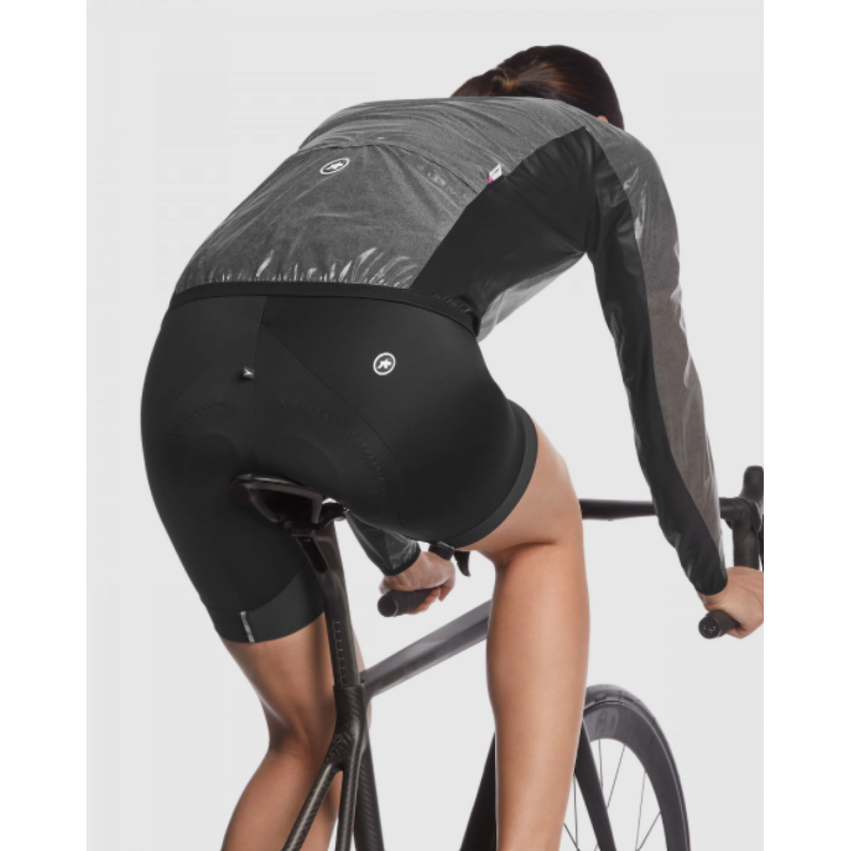 Assos Uma GT Clima Evo moteriška striukė nuo lietaus / blackSeries Assos Uma GT Clima Evo moteriška striukė nuo lietaus / blackSeries