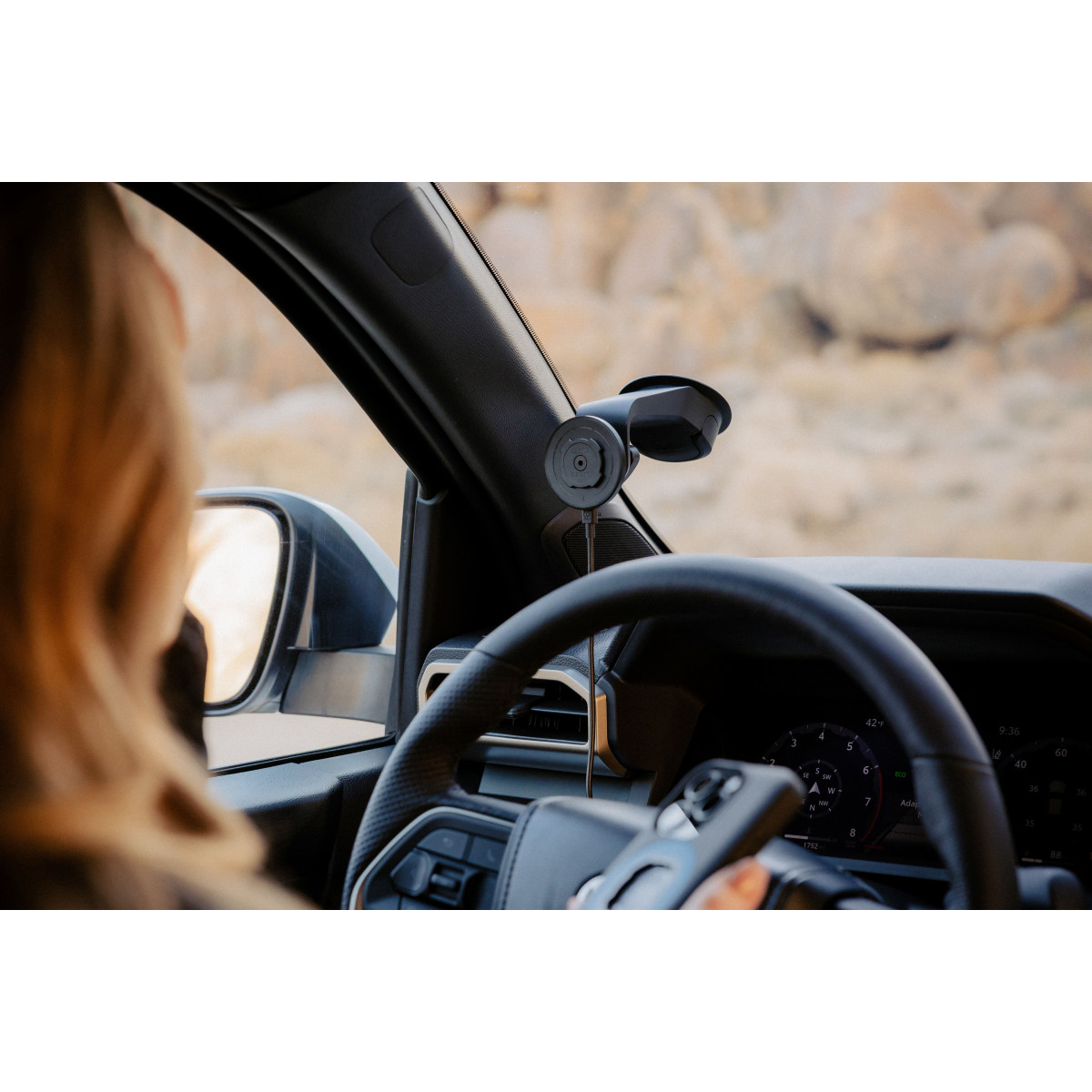 Quad Lock® Windscreen 2 telefono laikiklis automobiliui Quad Lock® Windscreen 2 telefono laikiklis automobiliui