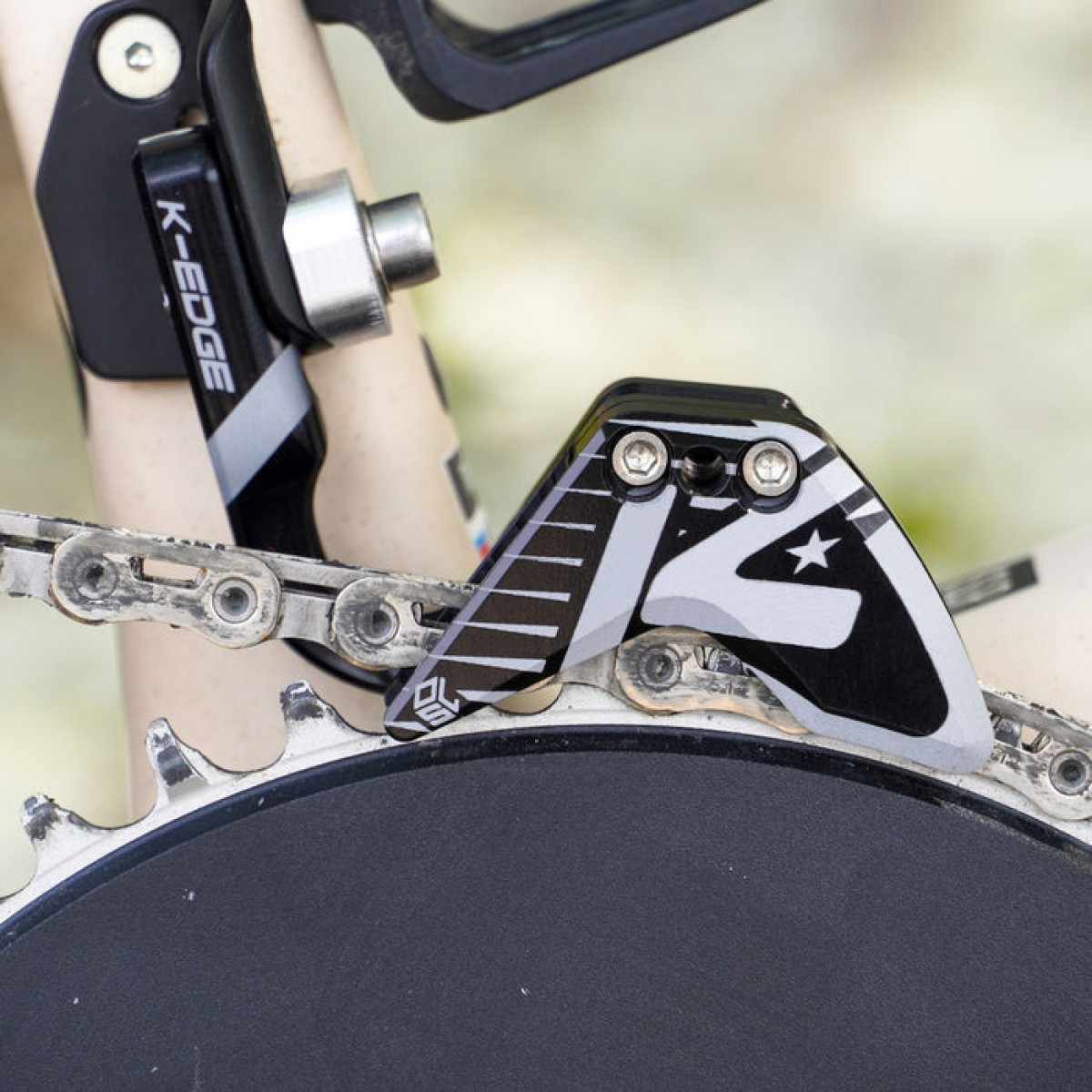 K-EDGE Elevate Race Chain Guide - grandinės gaudyklė | Black