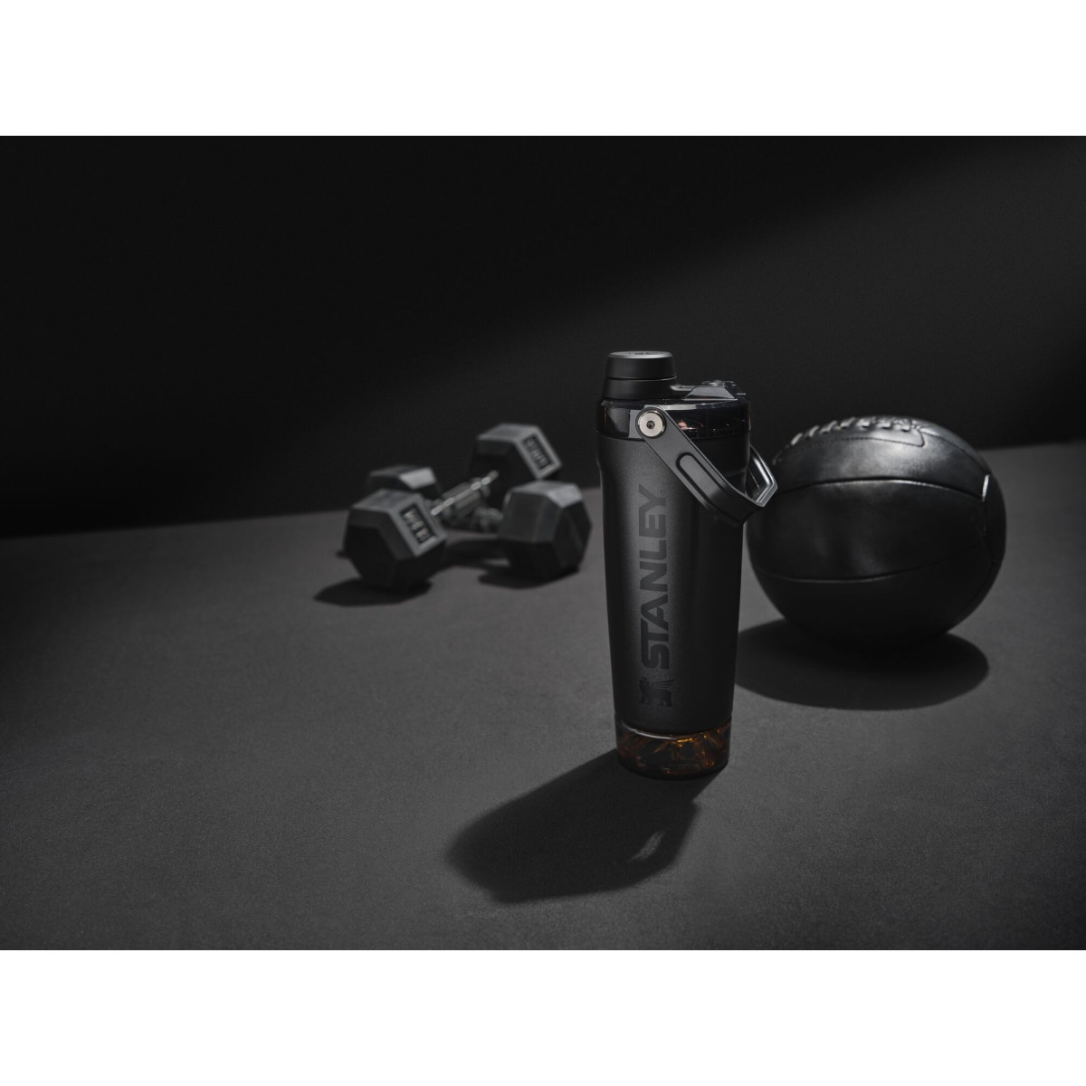 Stanley Vitalize™ Shaker gertuvė | 590 ml | Black 2.0