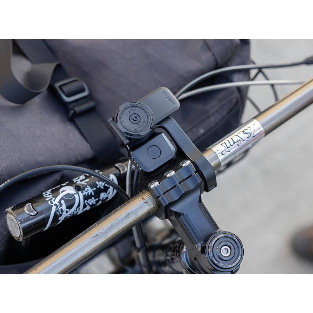Quad Lock® Cycle dviračio signalizacija su ieškikliu