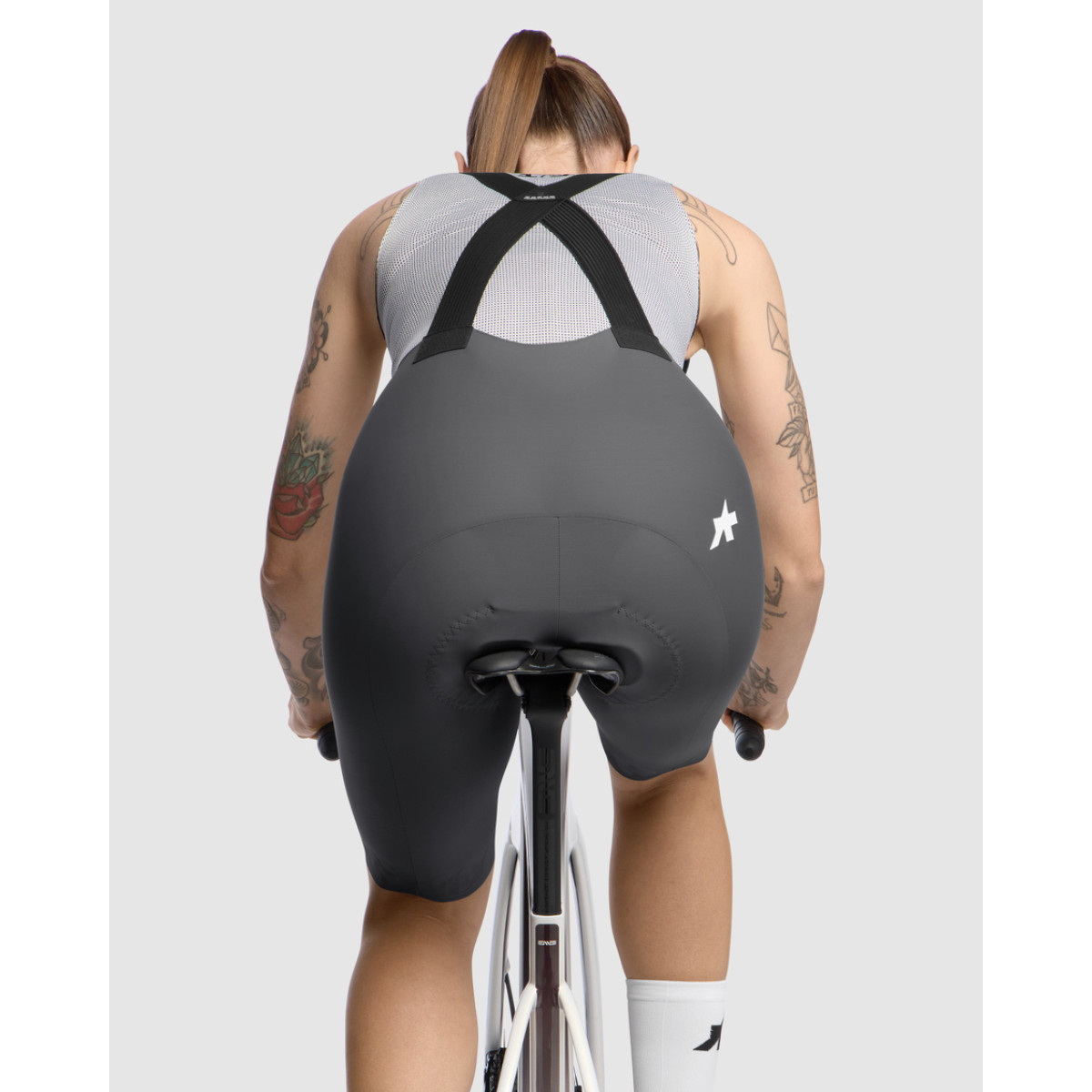 Assos Dyora R S11 moteriški šortai | Robust Grey