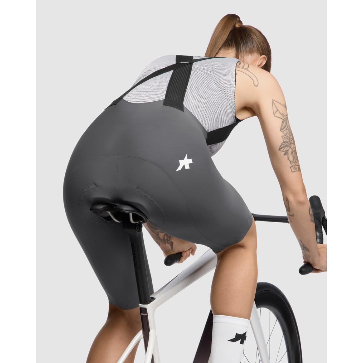 Assos Dyora R S11 moteriški šortai | Robust Grey