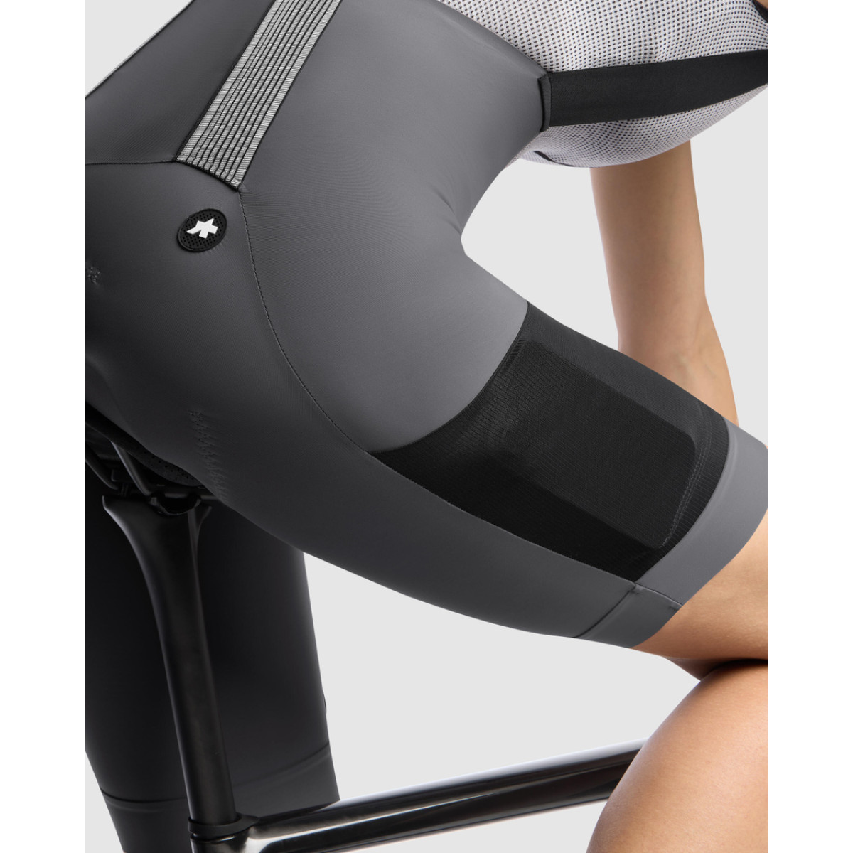 Assos Tactica Kieskäfer T5 Gravel moteriški šortai | Robust Grey