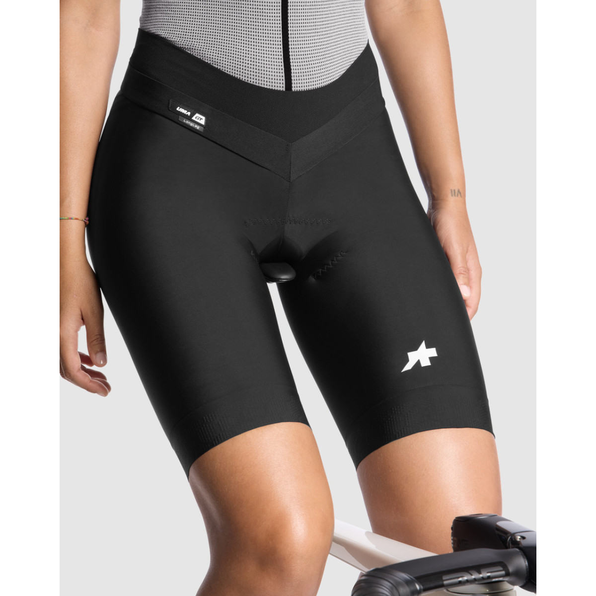 Assos Uma GT S11 Long moteriški šortai be petnešų | Black Series