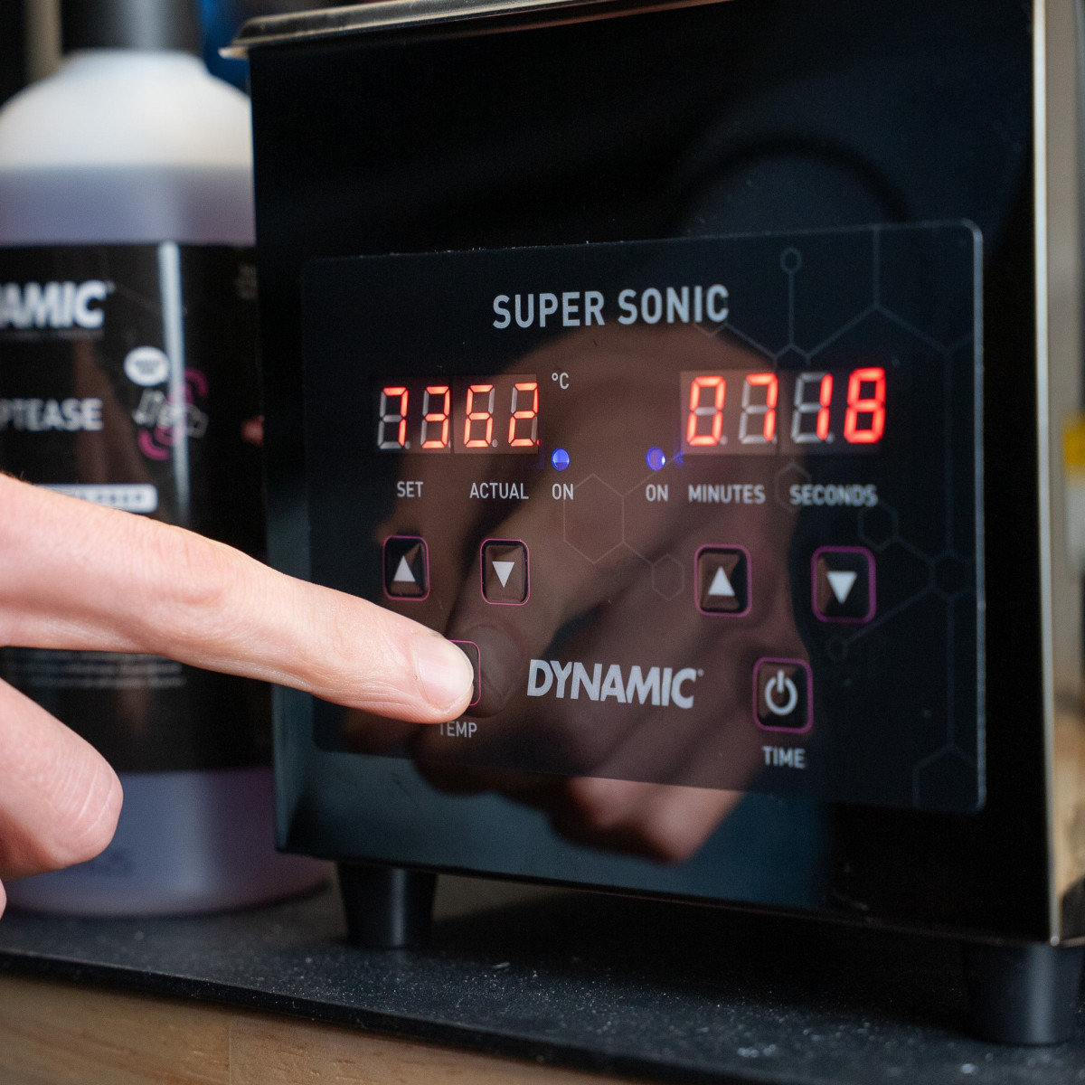 Dynamic Super Sonic ultragarso vonelė grandinės valymui Dynamic Super Sonic ultragarso vonelė grandinės valymui
