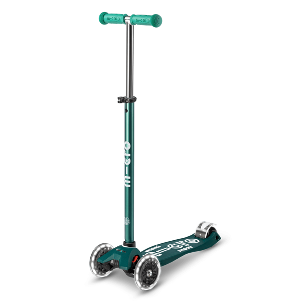 Maxi Micro Deluxe ECO LED Scooter | Green