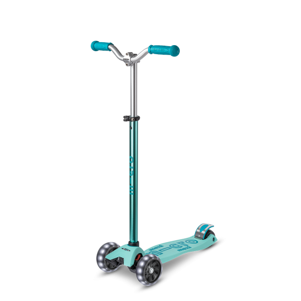 Maxi Micro Deluxe Pro LED Scooter | Vibrant Blue