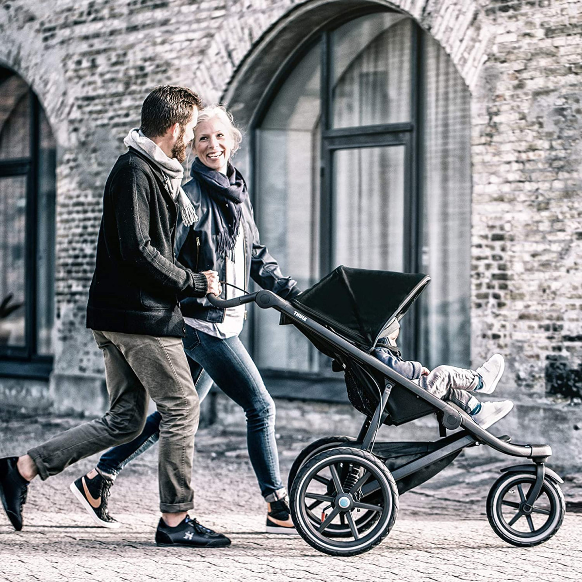 Thule Urban Glide 2 sportinis vežimėlis | Aluminium - Dark Shadow Gray Thule Urban Glide 2 sportinis vežimėlis | Aluminium - Dark Shadow Gray