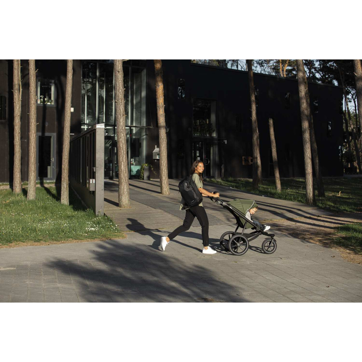 Thule Urban Glide 2 sportinis vežimėlis | Black - Cypress Green Thule Urban Glide 2 sportinis vežimėlis | Black - Cypress Green