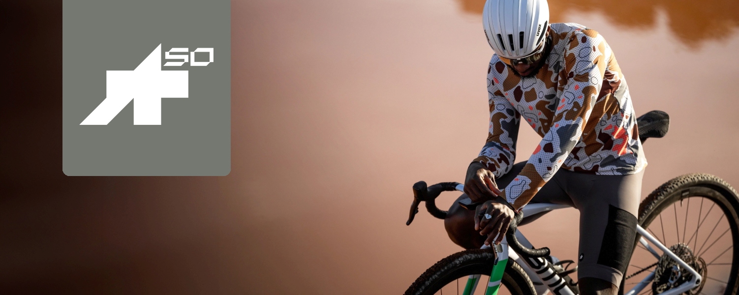 Dviratininkas sėdintis ant dviračio