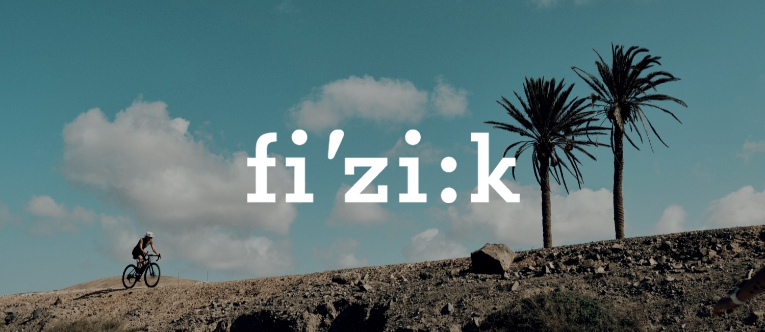 Žmogus važiuojantis dviračiu fone