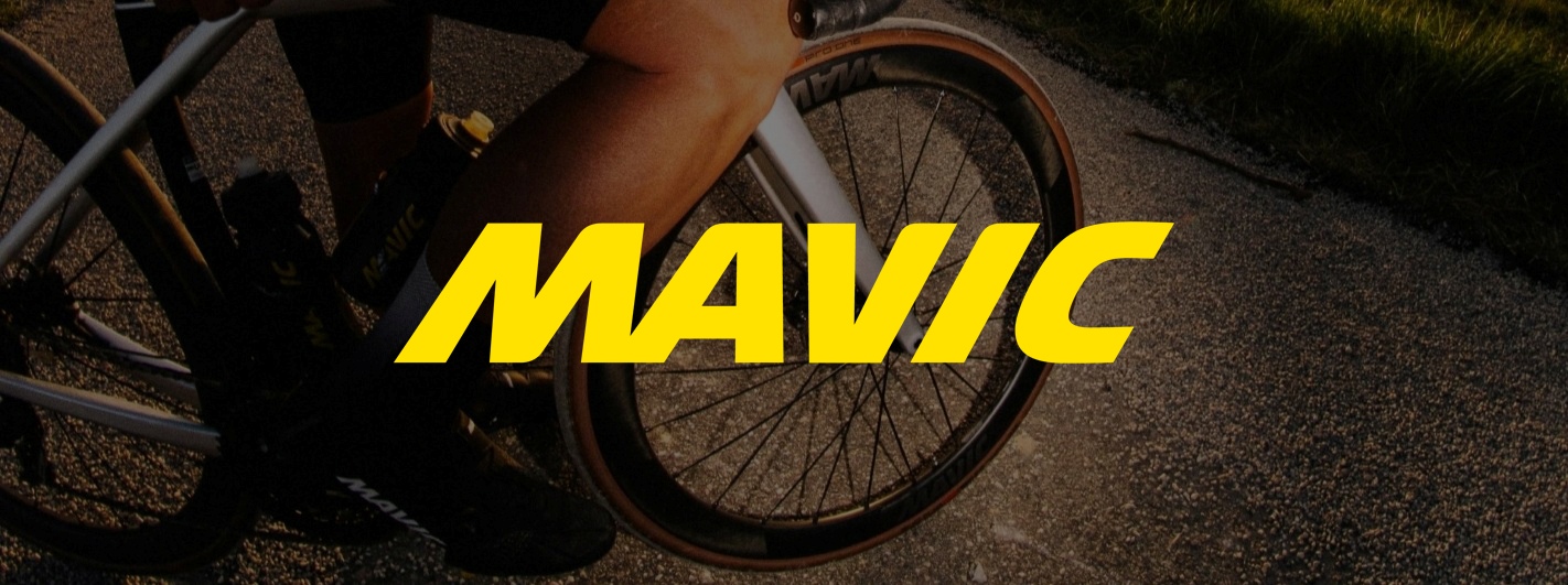 Dviratininikas sėdi ant dviračio