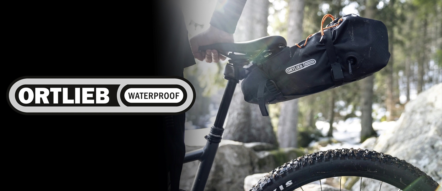 Ortlieb logotipas ir krepšys po balneliu ant dviračio