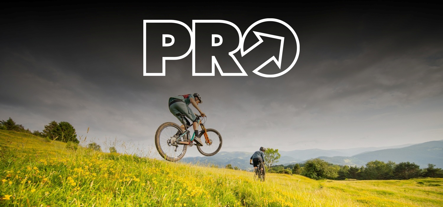 MTB dviratininkas pašokęs į orą
