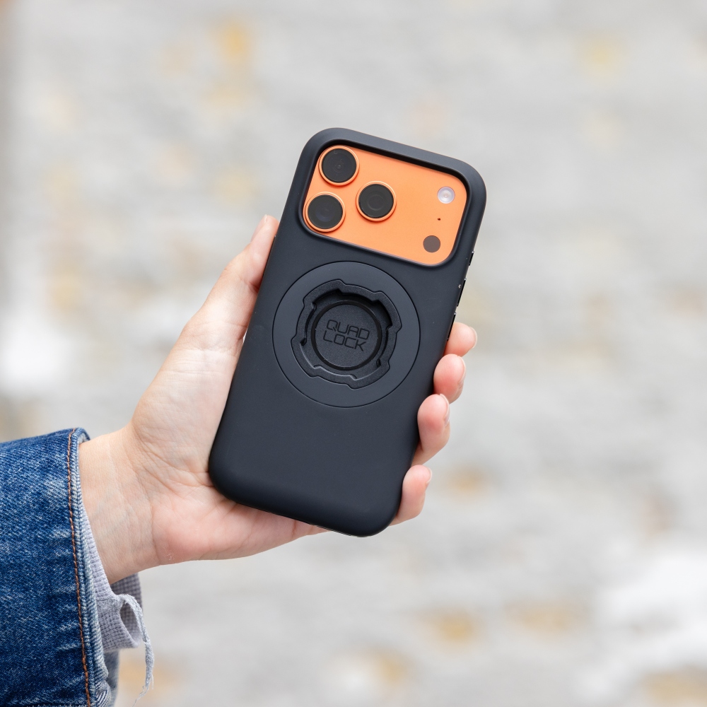 Ranka laiko Iphone telefoną