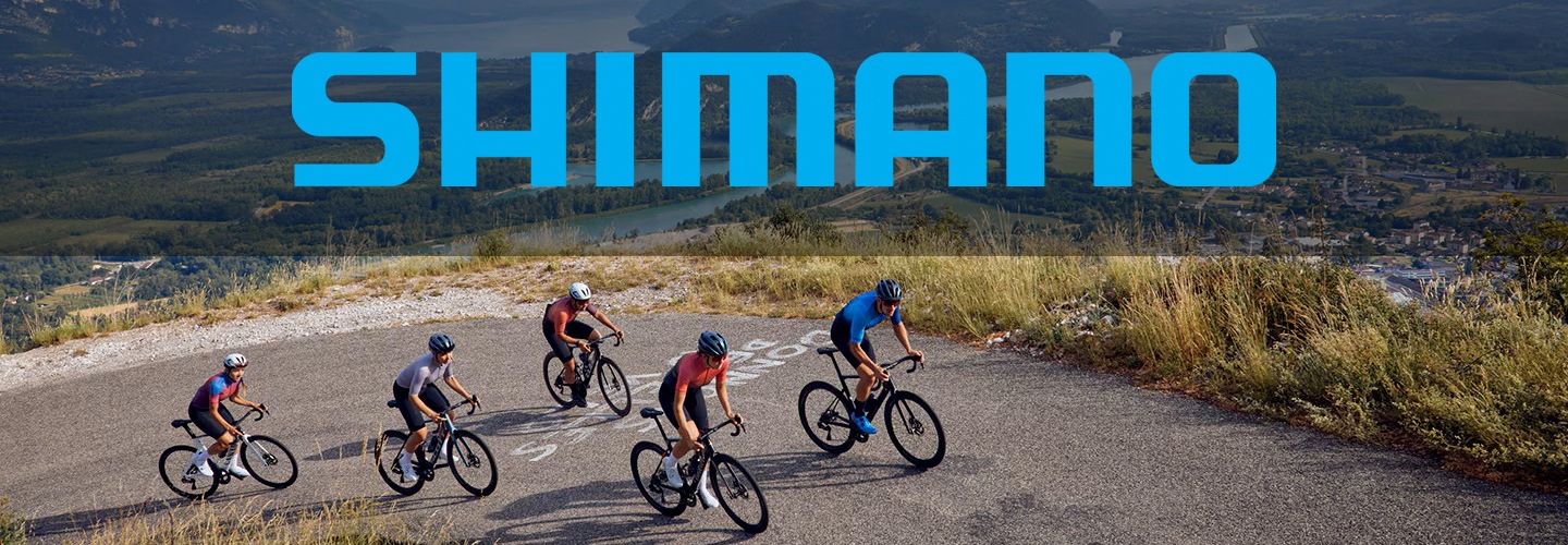 Dviratininkų grupė važiuojanti kalnuose