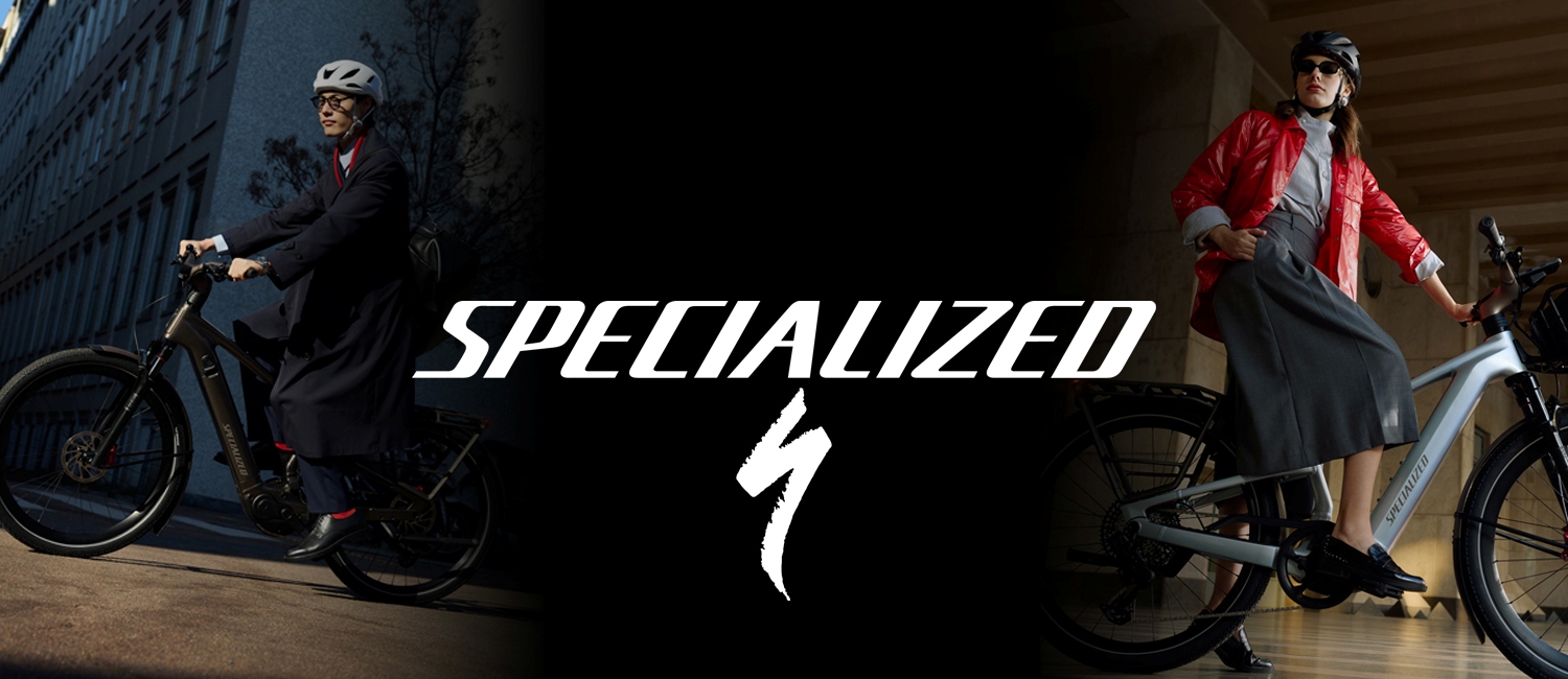 Moteris ir vyras su elektriniu dviračiu