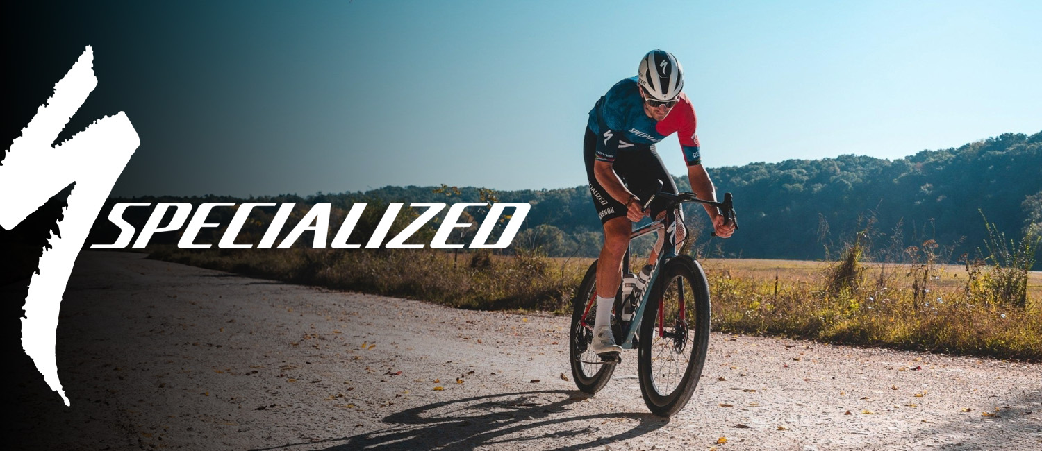 Dviratininkas važiuojantis žvyrkeliu