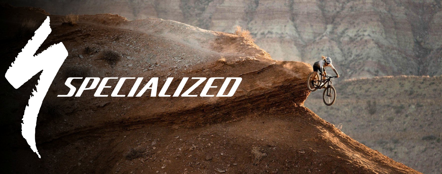 Mergina šokanti nuo kalno su MTB dviračiu