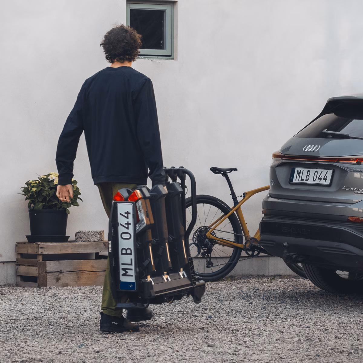 Thule EasyFold 3 dviračių laikiklis | 2 dviračiams | Black Thule EasyFold 3 dviračių laikiklis | 2 dviračiams | Black